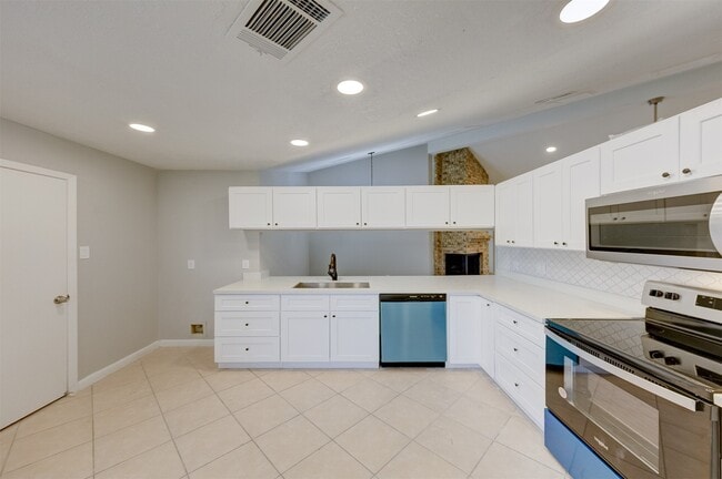 Building Photo - 16926 Manowar Ln