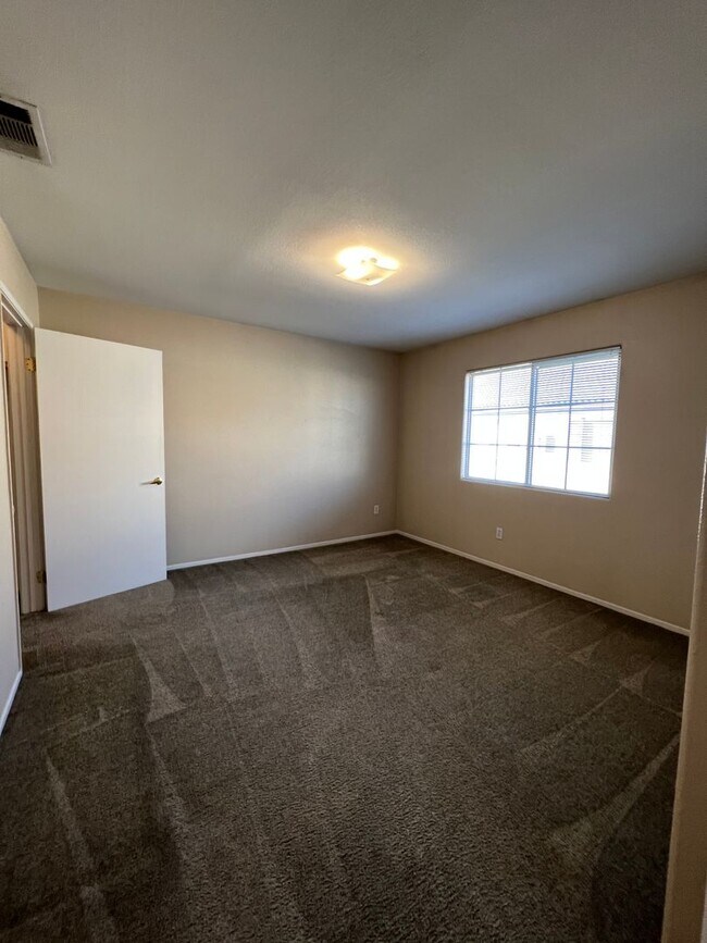 Building Photo - 4404 Pebble Creek Dr