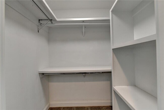 Building Photo - 45 Sudderth St