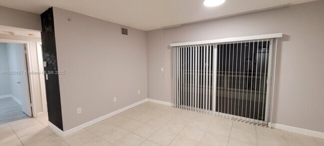 Building Photo - 471 NE 25th St