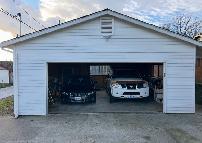 Building Photo - Beautiful Historic Home on Front Street in Lynden