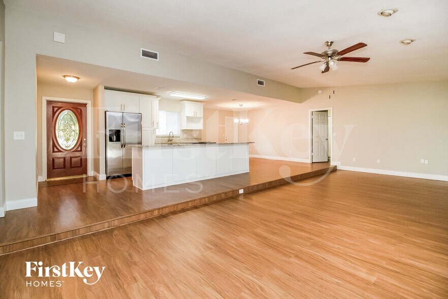 Building Photo - 1013 Taproot Dr