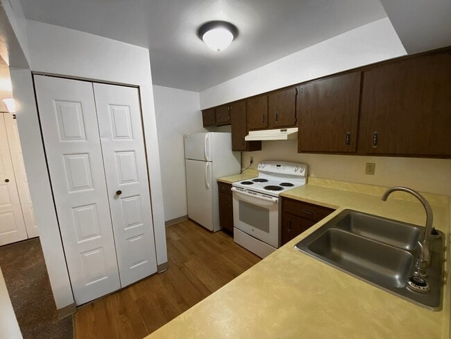 Building Photo - Evansville, Indiana*** 2 Bed 1 Bath $1079....