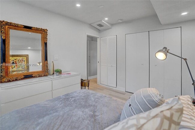 Building Photo - 2011 NE 31st Ct