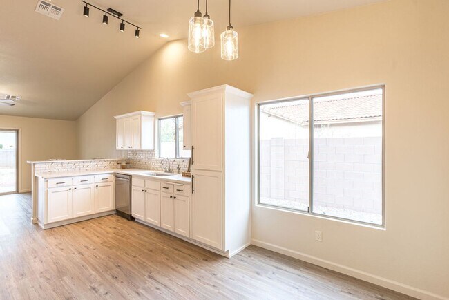 Building Photo - Elegant, Exclusive & Exquisite in this dre...