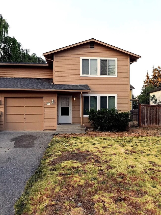 Building Photo - 10425 Holly Dr