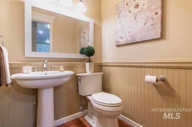Building Photo - Gorgeous Updated Home in the Heart of Eagl...