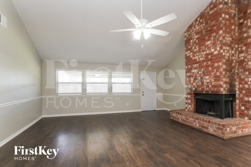 Building Photo - 3818 Rosemont Dr