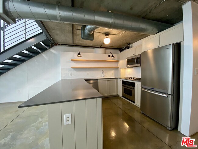 Building Photo - 1130 Flower St