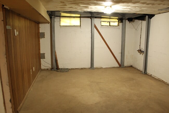 Building Photo - 3301 Scottwood Rd