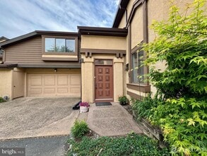 Building Photo - 104 Sayre Dr