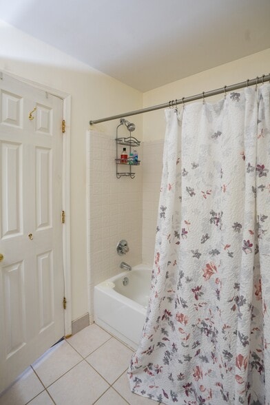 2nd Floor Bedroom Full Bathroom - 553 Salem Woods Dr SE