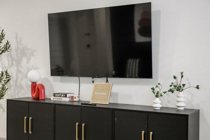 Building Photo - 13701 Montfort Dr