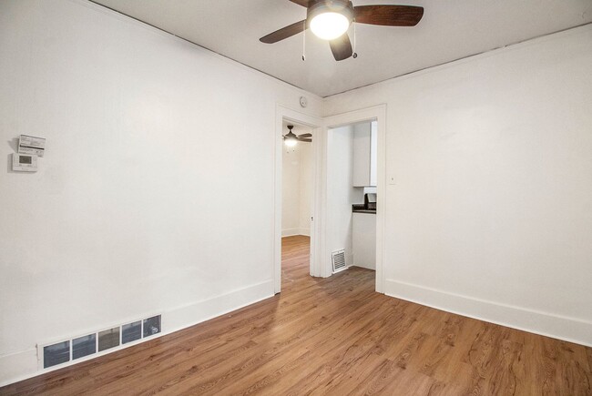 Building Photo - Available NOW! 1 Bedroom 1 Bath Freshly Re...