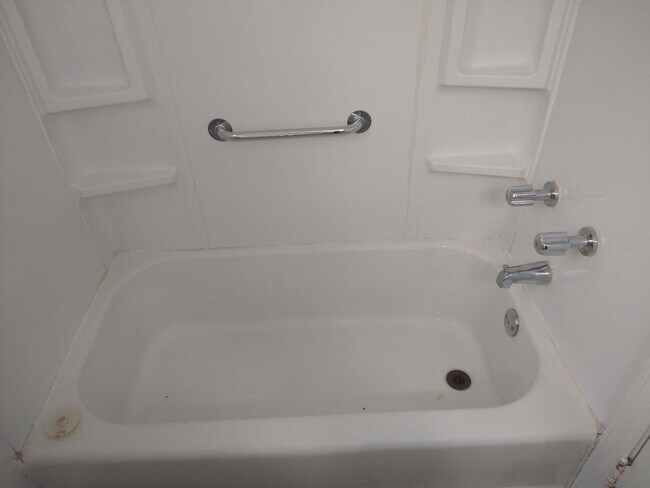 Building Photo - 1050-1052 Republic Ave