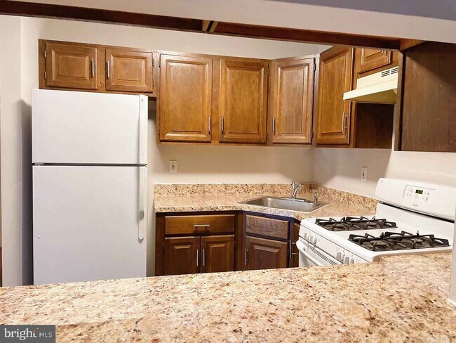 Kitchen - 15 Azalea Ct