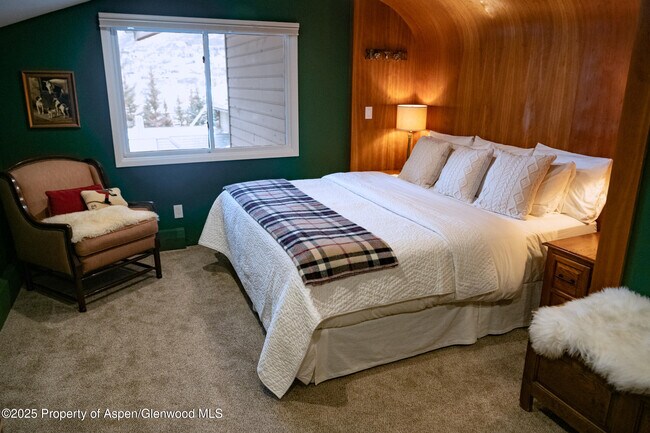 Building Photo - 700 S Monarch St