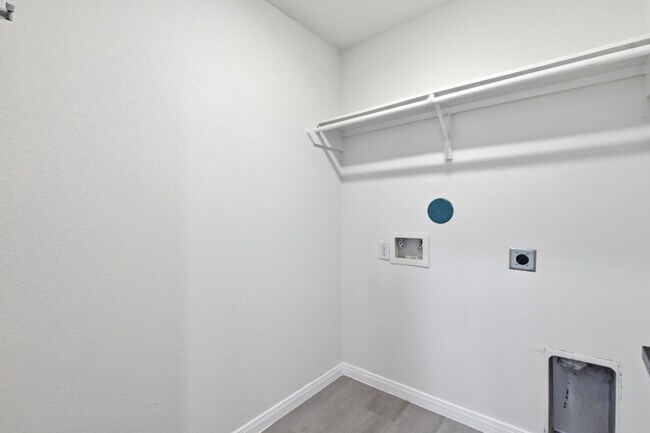 Building Photo - 10433 Russell Pines Dr