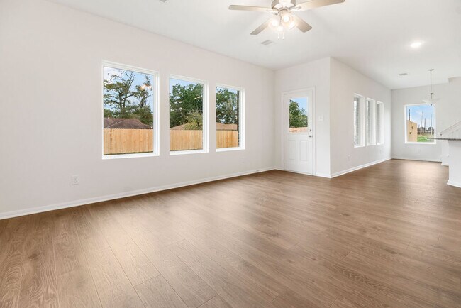Building Photo - 410 Magnolia Ln