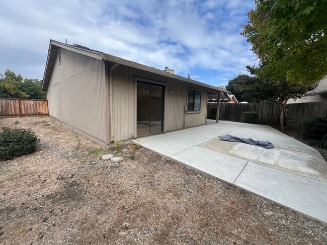 Building Photo - 3 bed 2 bath in Lincoln Village West