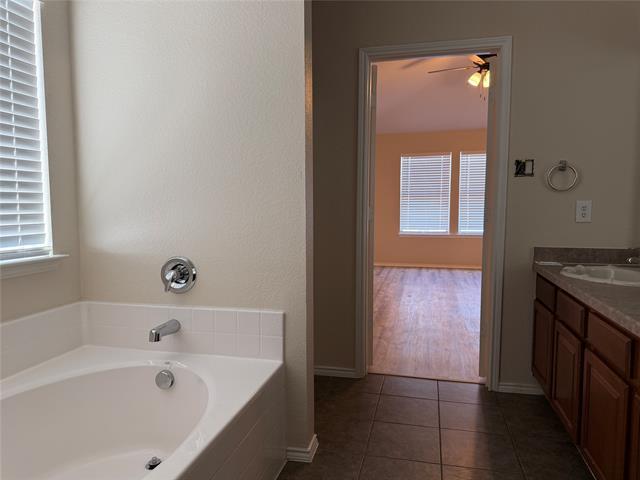 Building Photo - 305 Woodridge Dr