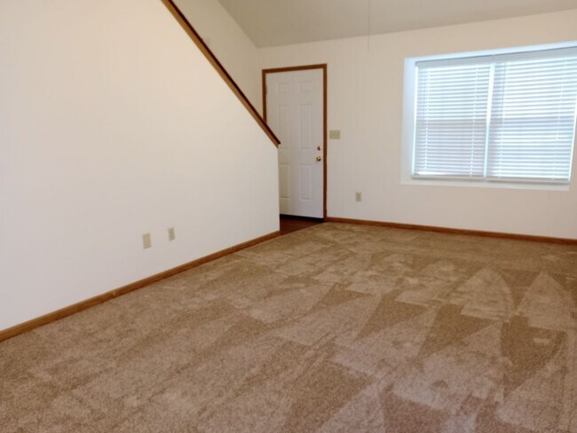 Building Photo - 3546-3548-3548 Prescott Dr