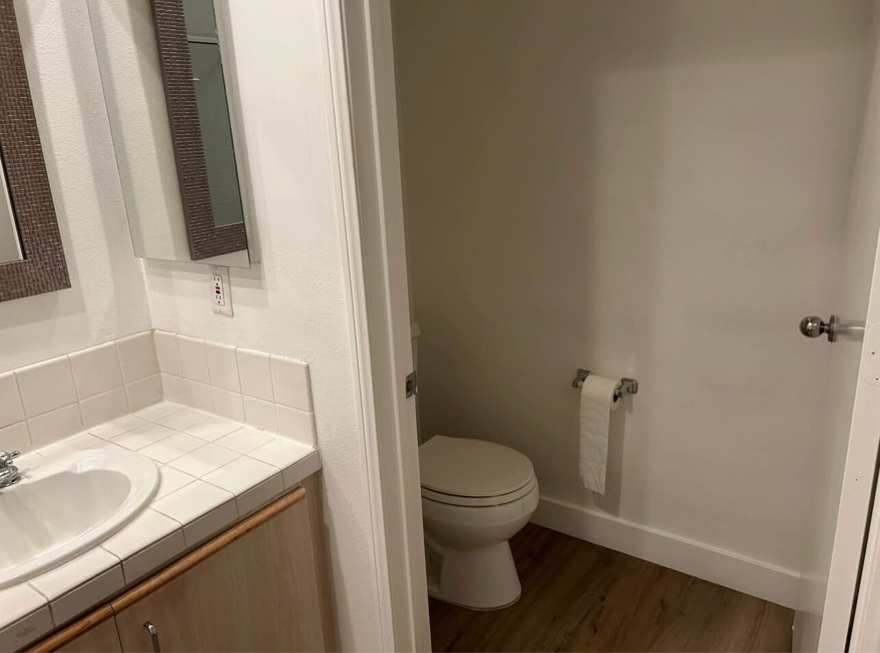 Master bathroom 4 - 5350 White Oak Ave