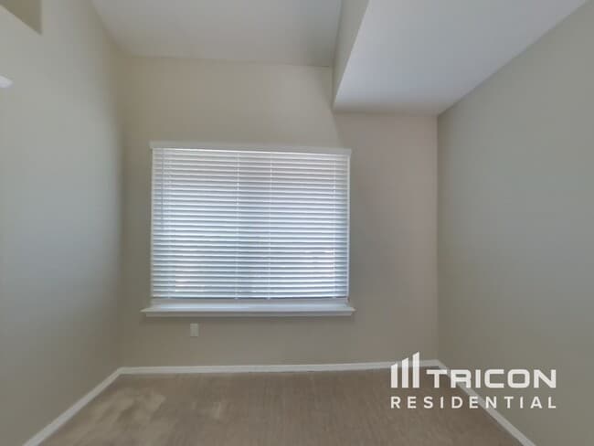Building Photo - 7815 Snowberry St NW