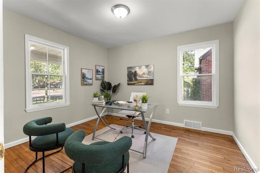 Building Photo - 3369 Pelham St