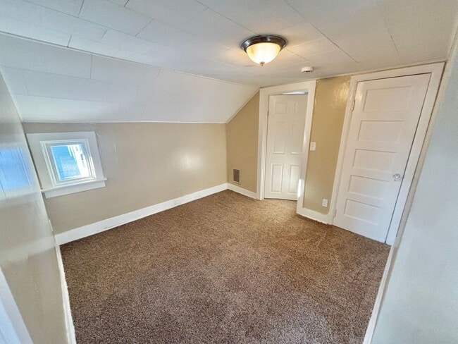 Building Photo - Spacious 4bd Home | 1st Floor Laundry Room | Hardwood Floors