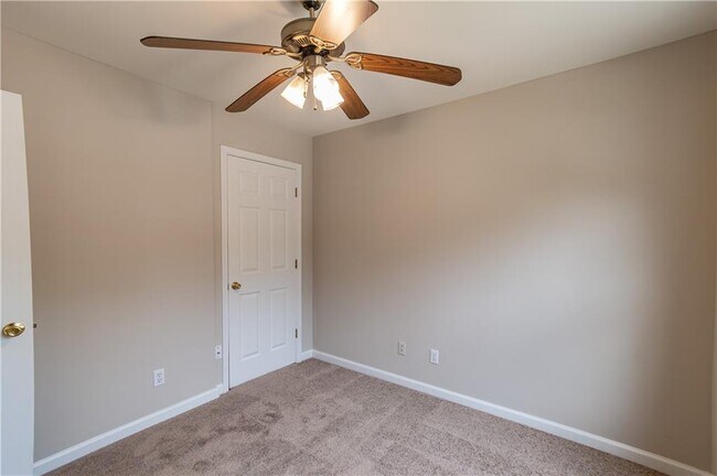 Building Photo - 705 Oxford Crest Ct NW