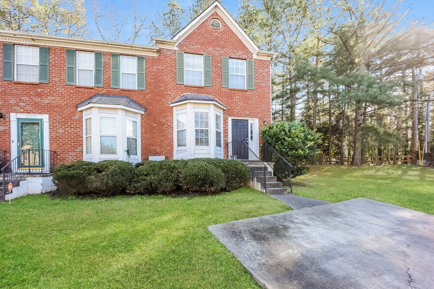 Building Photo - 5960 Hampton Ct