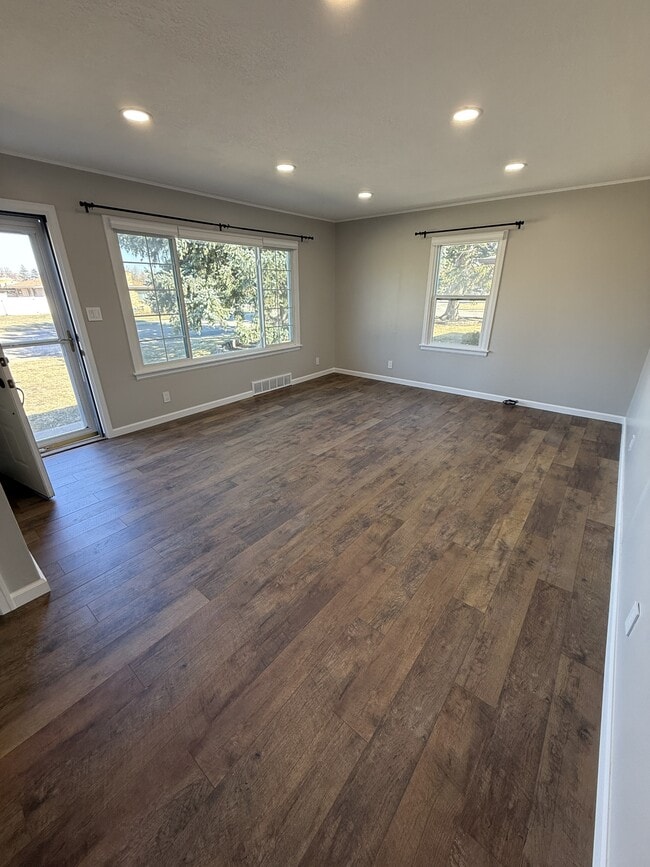 Building Photo - 3250 3rd Ave S