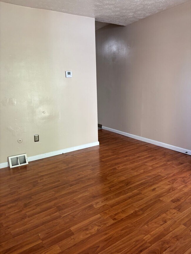 Building Photo - Mt Washington 2 Bedroom Duplex