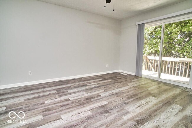 Building Photo - 9740 Lakeshore Dr E
