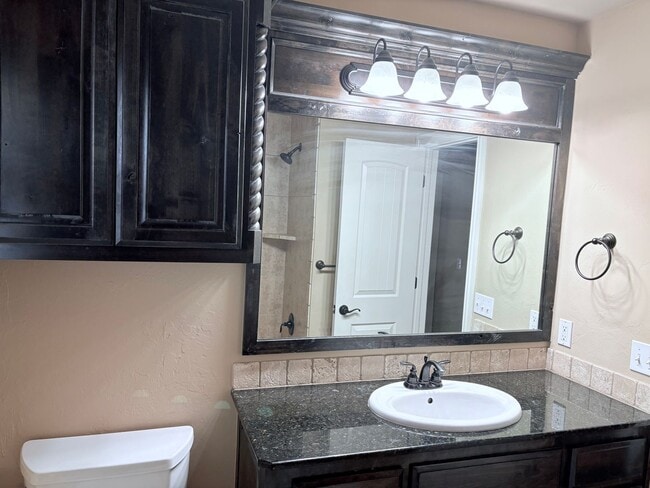 Building Photo - Large four bedroom home in Edmond