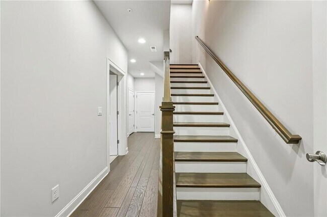 Building Photo - 355 Cricket Ln