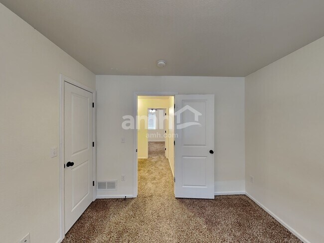 Building Photo - 5546 Malta St