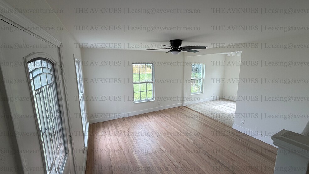Building Photo - 305 N Oak Cliff Blvd