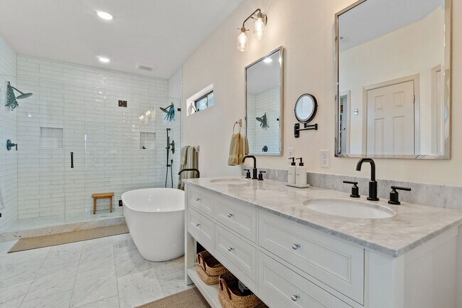 Building Photo - 3244 Cobblestone Dr