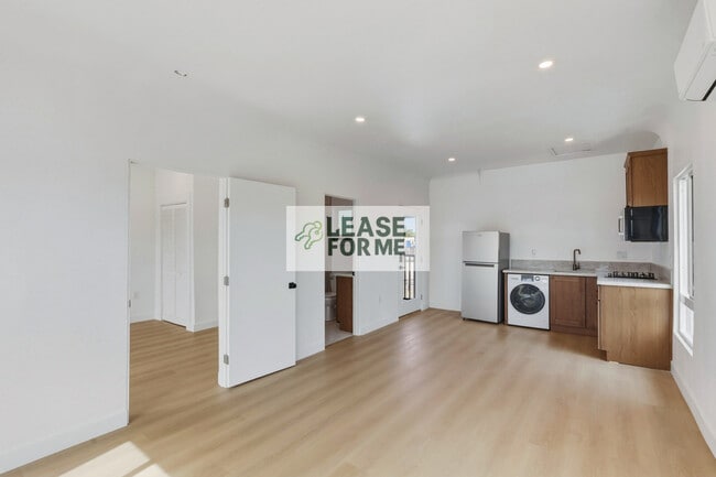 Building Photo - 8959 Hargis St