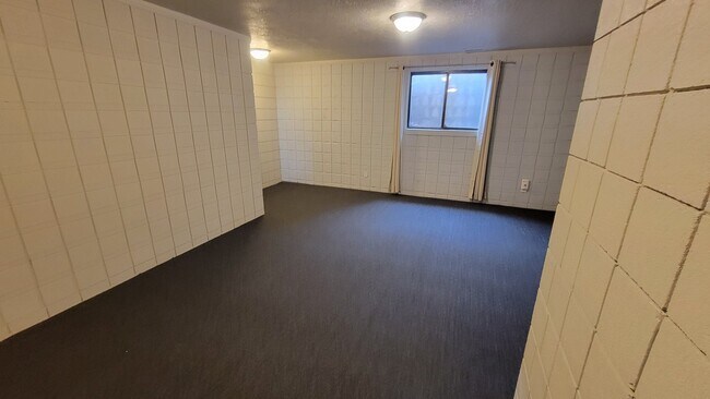 Building Photo - 704 S Orch Dr