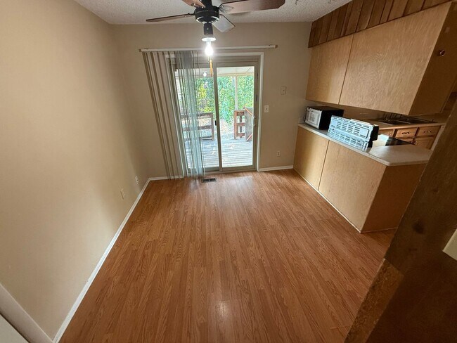 Building Photo - 13445 Green Cir