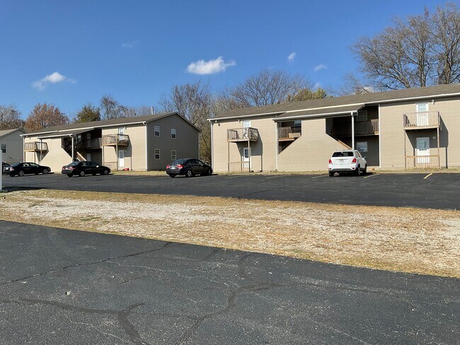 Building Photo - Nice 2BR/1BA in Joplin near MSSU campus! (upstairs unit with Balcony! ) HUD APPROVED!!