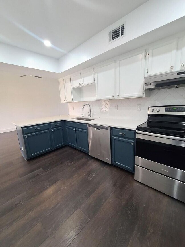 Building Photo - 3190 Leewood Terrace