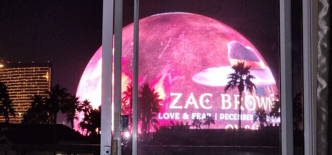 Building Photo - Fully furnished-full Sphere view