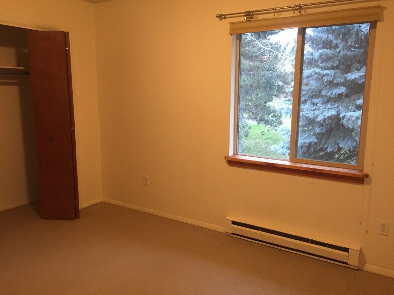Building Photo - 610 Dell Pl