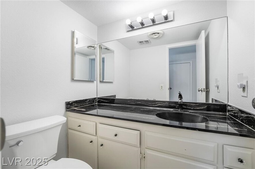 Building Photo - 3141 Pinehurst Dr