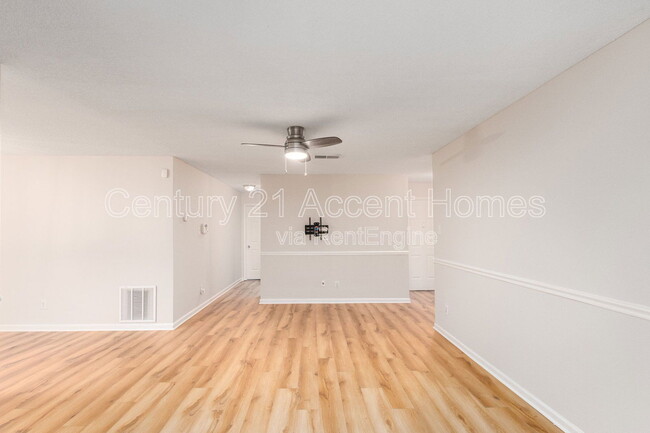 Building Photo - 12113 Greenway Ct
