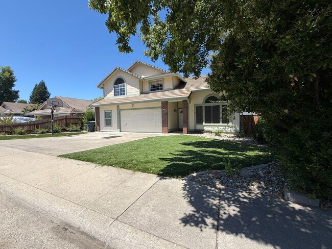 Building Photo - AVAILABLE NOW! Come view this 5 Bedroom single family home in Rocklin!
